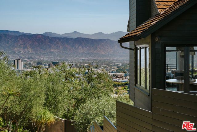 7825 Torreyson Drive, Los Angeles, CA 90046