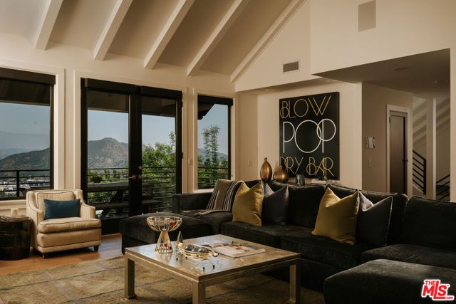 7825 Torreyson Drive, Los Angeles, CA 90046