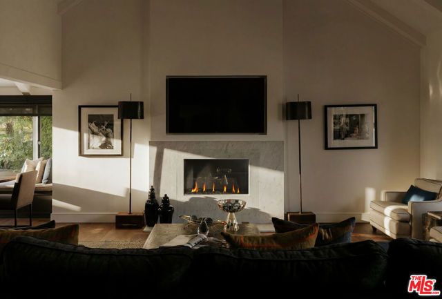 7825 Torreyson Drive, Los Angeles, CA 90046