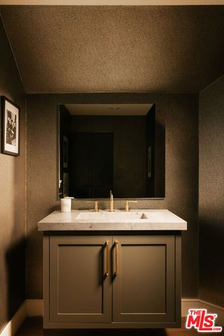 7825 Torreyson Drive, Los Angeles, CA 90046