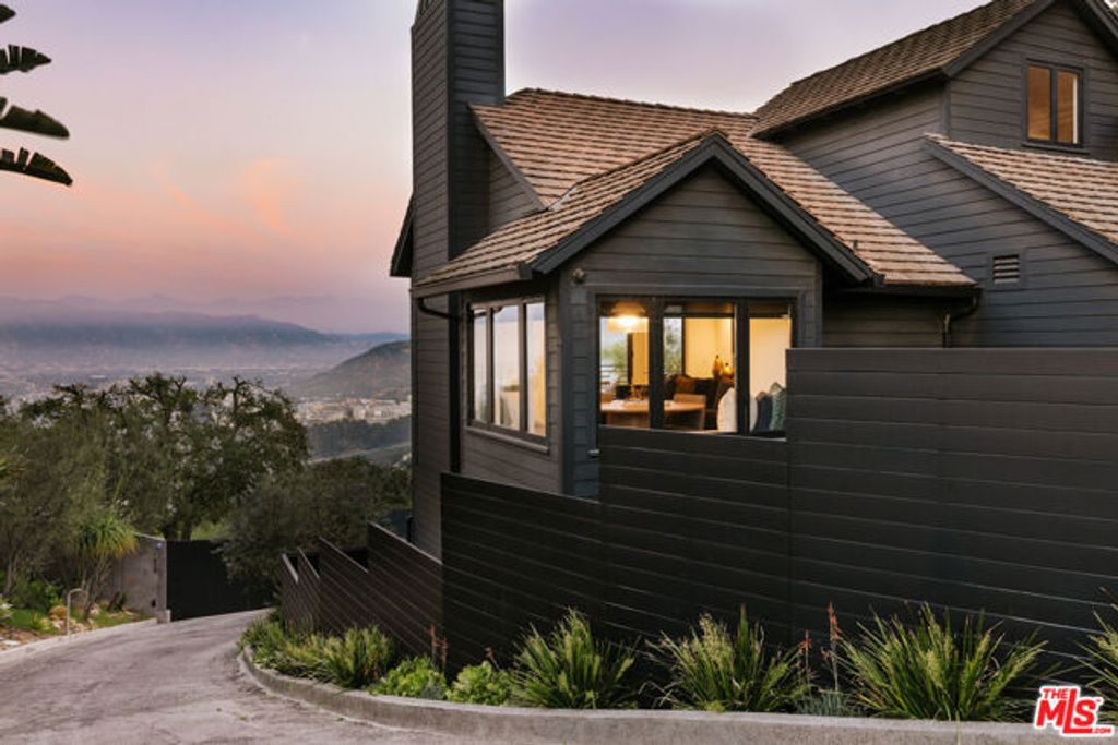 7825 Torreyson Drive, Los Angeles, CA 90046