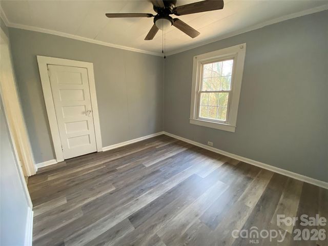 1521 W Davidson Avenue, Gastonia, NC 28052