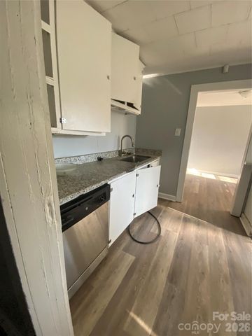 1521 W Davidson Avenue, Gastonia, NC 28052