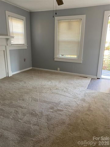 1521 W Davidson Avenue, Gastonia, NC 28052