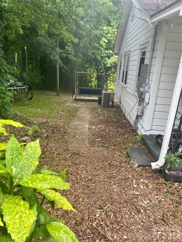 1521 W Davidson Avenue, Gastonia, NC 28052