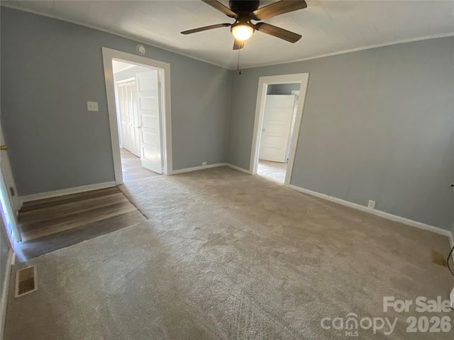 1521 W Davidson Avenue, Gastonia, NC 28052