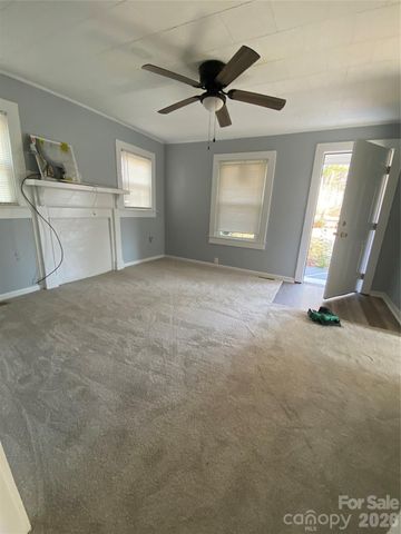 1521 W Davidson Avenue, Gastonia, NC 28052