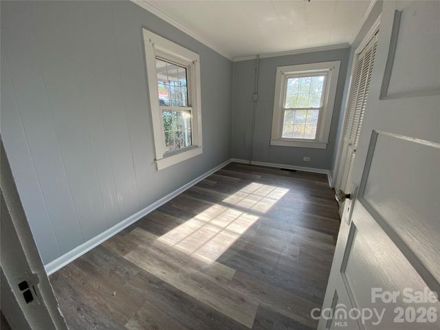 1521 W Davidson Avenue, Gastonia, NC 28052