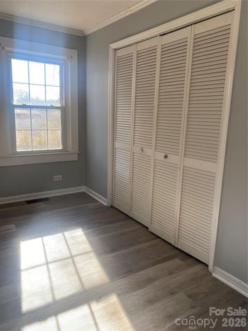 1521 W Davidson Avenue, Gastonia, NC 28052