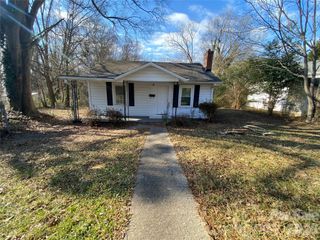 1521 W Davidson Avenue, Gastonia, NC 28052