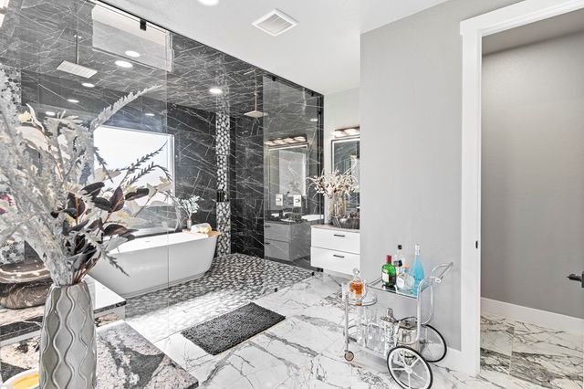 2701 Starling Dr, Midland, TX 79706