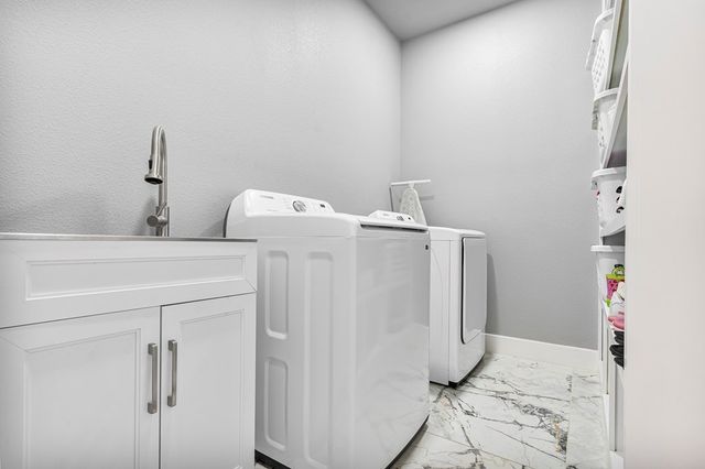 2701 Starling Dr, Midland, TX 79706