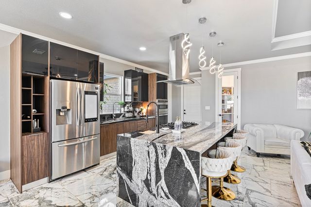 2701 Starling Dr, Midland, TX 79706