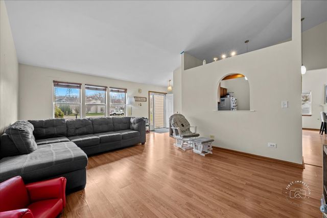 362 Chaparral Court, Elgin, IL 60120