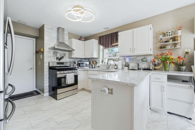 14523 Firethorne Path, Fort Wayne, IN 46814