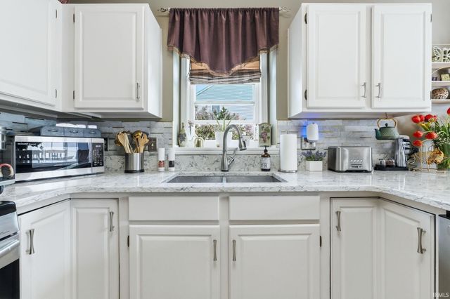 14523 Firethorne Path, Fort Wayne, IN 46814