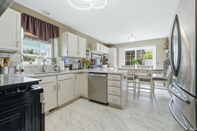 14523 Firethorne Path, Fort Wayne, IN 46814