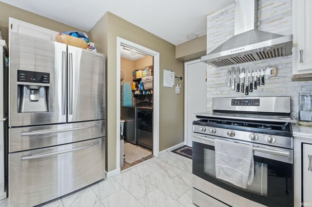 14523 Firethorne Path, Fort Wayne, IN 46814