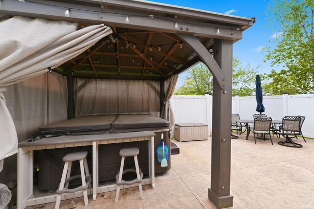 14523 Firethorne Path, Fort Wayne, IN 46814