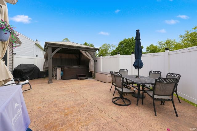 14523 Firethorne Path, Fort Wayne, IN 46814