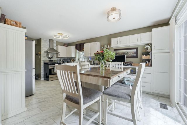 14523 Firethorne Path, Fort Wayne, IN 46814