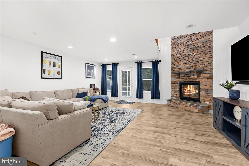 Image 6 of property listing at 9128 MARLOVE OAKS LN, Owings Mills, MD 21117