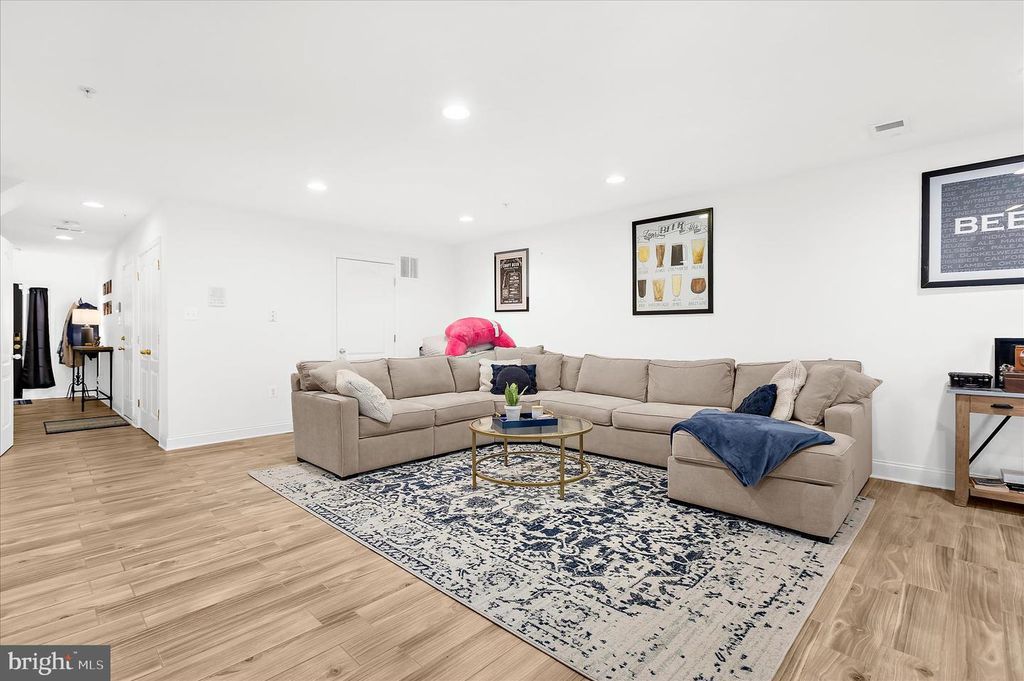 Image 7 of property listing at 9128 MARLOVE OAKS LN, Owings Mills, MD 21117