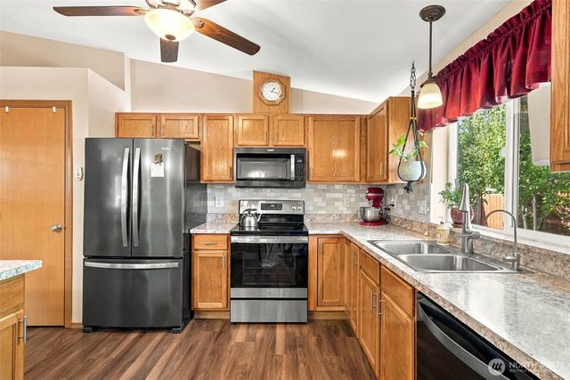 150 E Wokojance Lane, Shelton, WA 98584