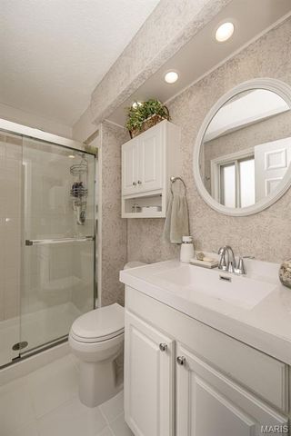 812 Paquerette Court, Manchester, MO 63021