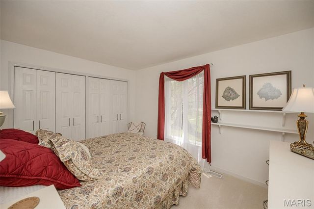 812 Paquerette Court, Manchester, MO 63021