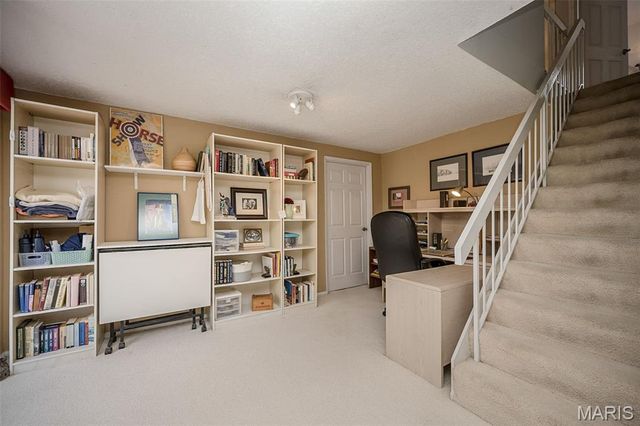 812 Paquerette Court, Manchester, MO 63021