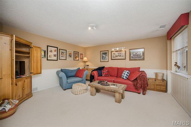 812 Paquerette Court, Manchester, MO 63021