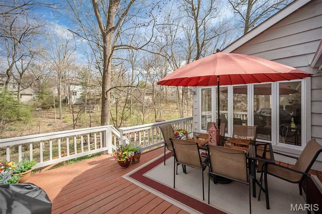 812 Paquerette Court, Manchester, MO 63021
