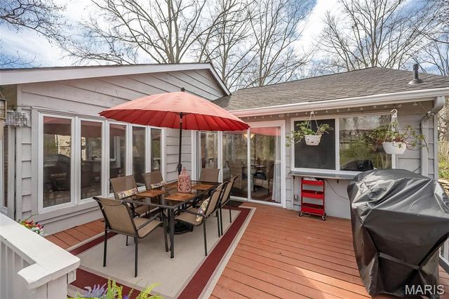 812 Paquerette Court, Manchester, MO 63021