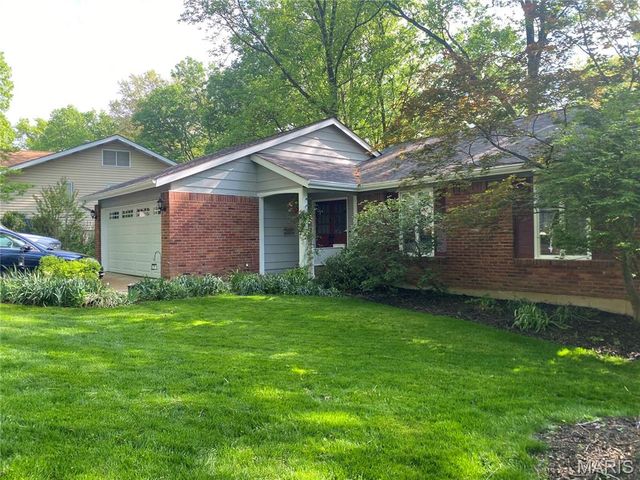 812 Paquerette Court, Manchester, MO 63021