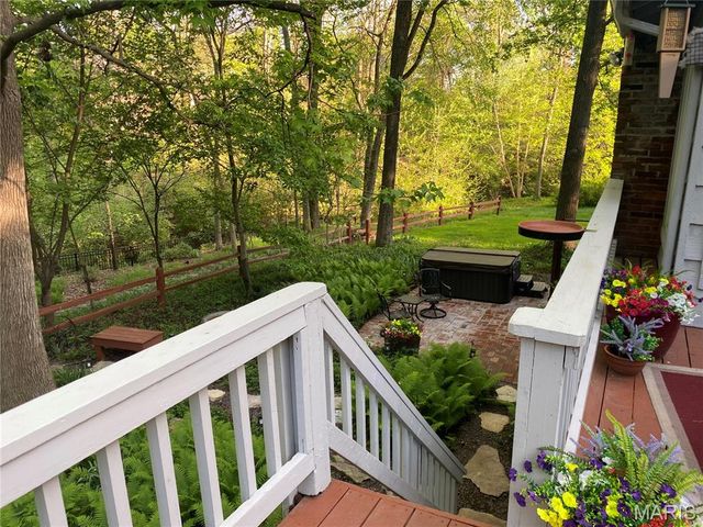 812 Paquerette Court, Manchester, MO 63021
