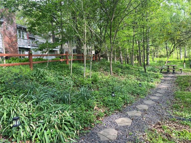 812 Paquerette Court, Manchester, MO 63021
