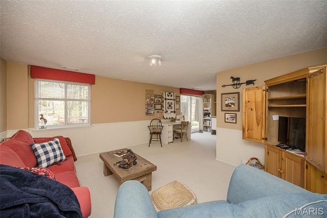 812 Paquerette Court, Manchester, MO 63021