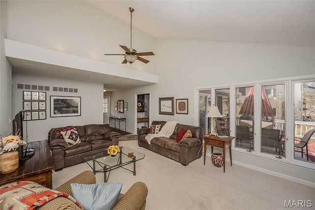 812 Paquerette Court, Manchester, MO 63021