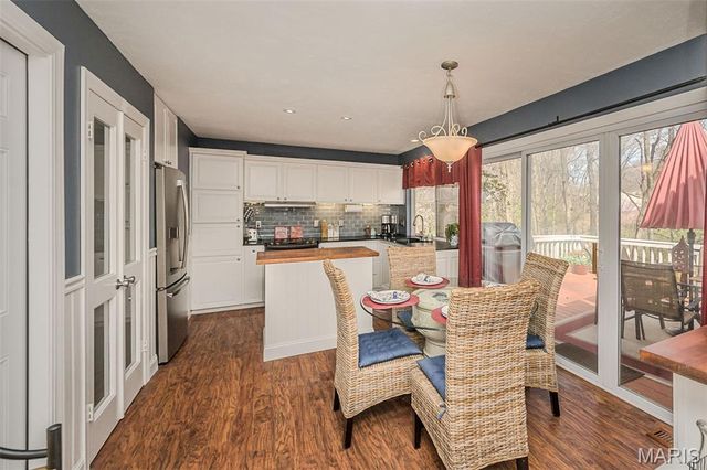 812 Paquerette Court, Manchester, MO 63021