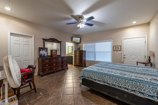 235 Lakeshore Dr, Sandia, TX 78383