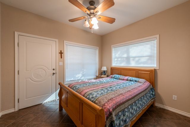 235 Lakeshore Dr, Sandia, TX 78383