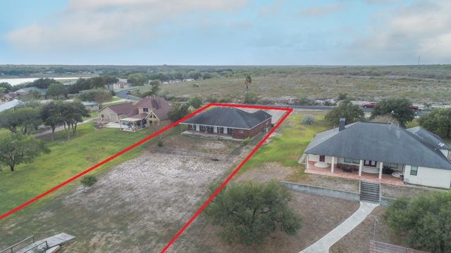 235 Lakeshore Dr, Sandia, TX 78383