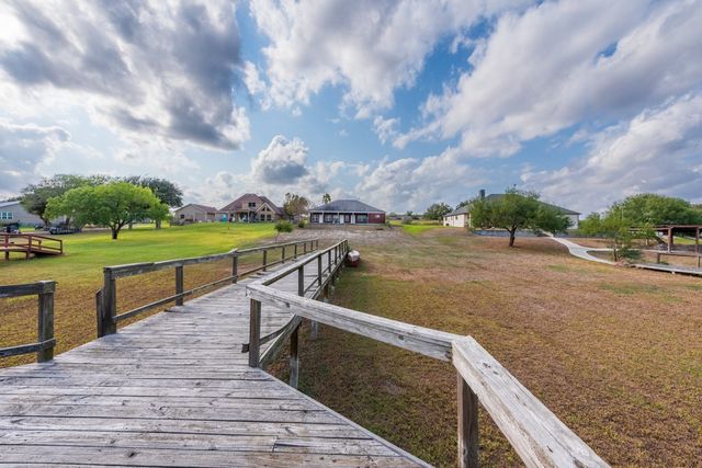 235 Lakeshore Dr, Sandia, TX 78383