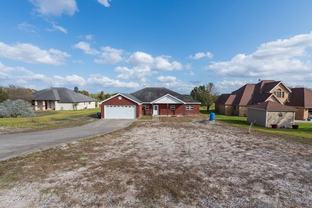 235 Lakeshore Dr, Sandia, TX 78383