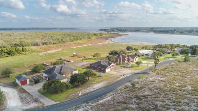 235 Lakeshore Dr, Sandia, TX 78383
