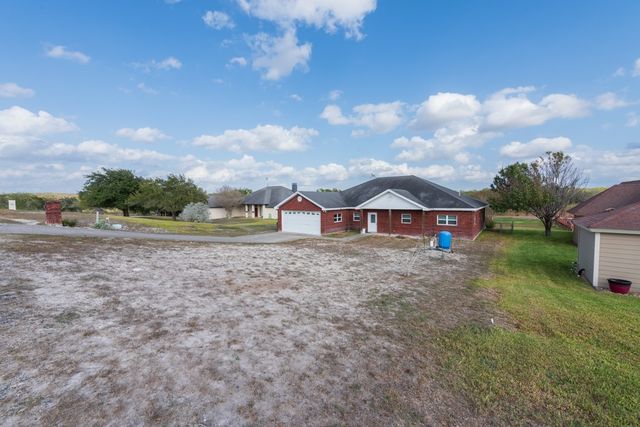 235 Lakeshore Dr, Sandia, TX 78383