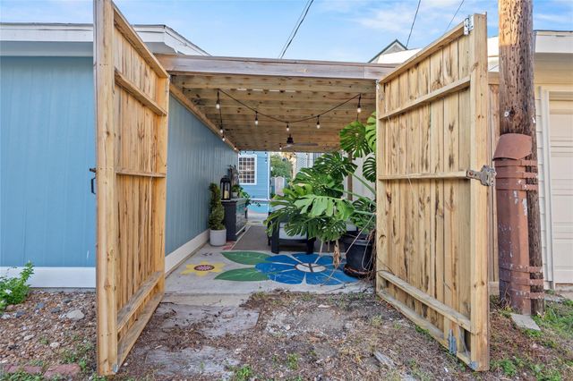 1615 Church Street, Galveston, TX 77550