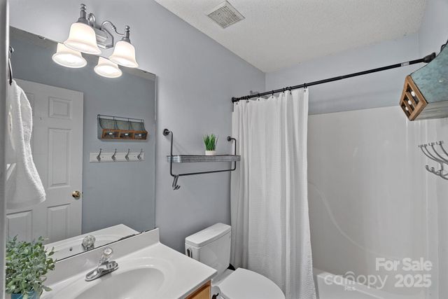 160 Kingfisher Drive, Mooresville, NC 28117