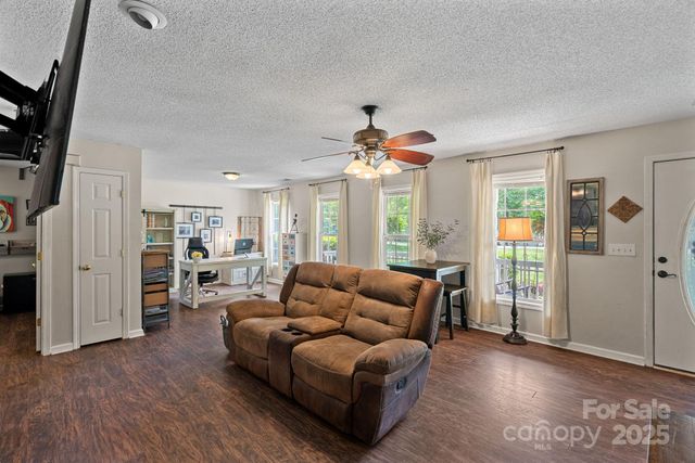 160 Kingfisher Drive, Mooresville, NC 28117